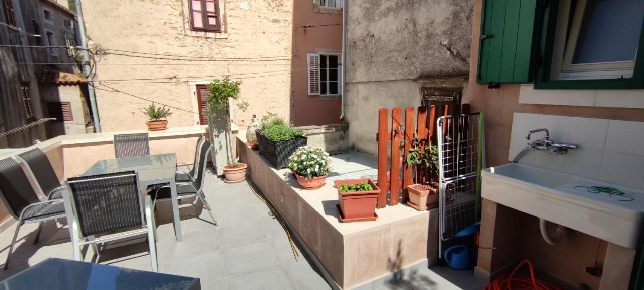 Luxury Apartment - Old Soul With A New Heart Cres Kültér fotó